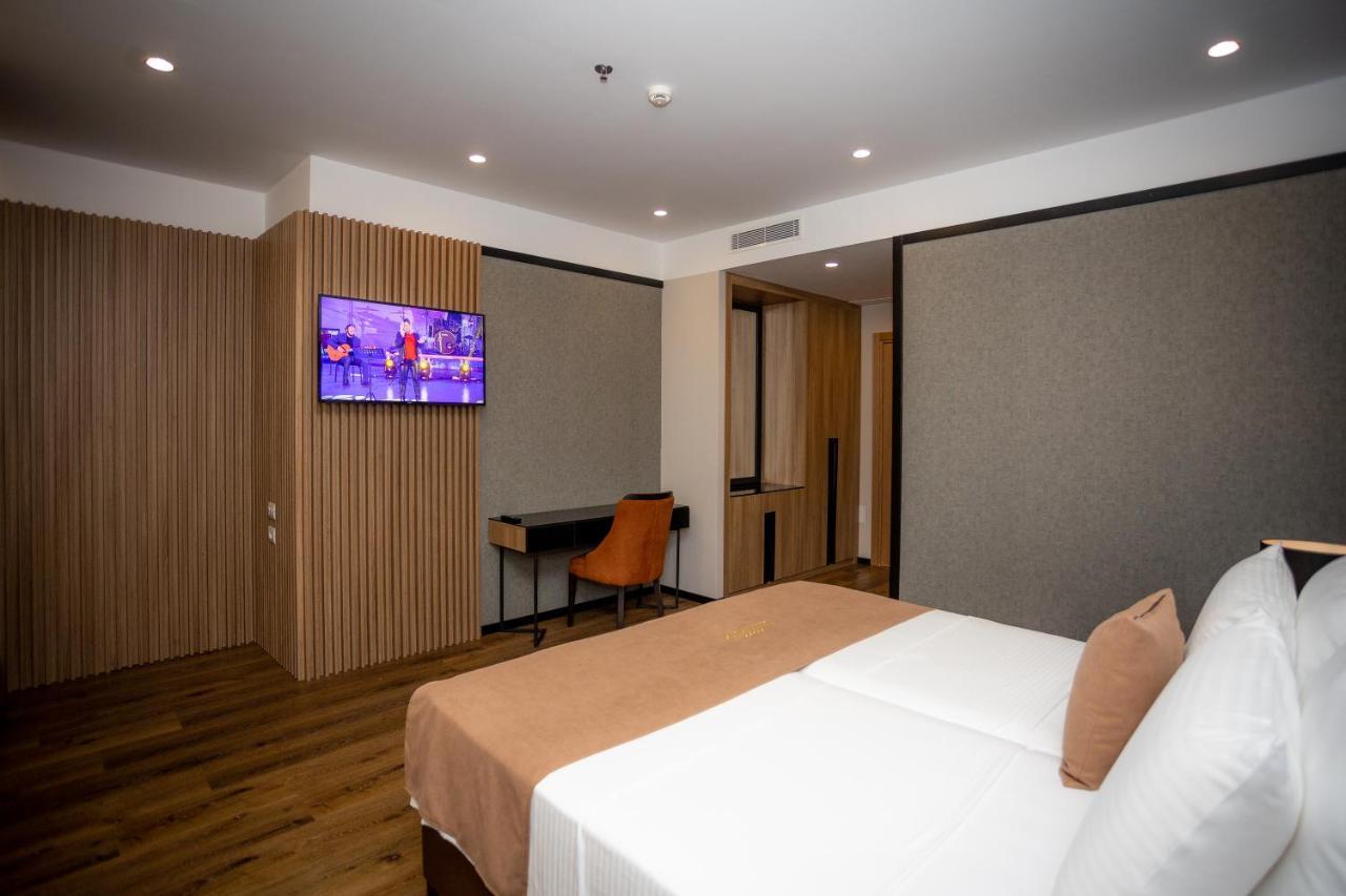 Deluxe And Spa *